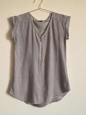 Express Black and White Striped V-Neck Zip Front Short Sleeve Top